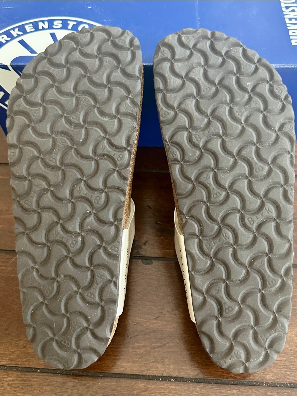 Birkenstock Pearl White Gizeh Leather Thong Sandals - Picture 5 of 11